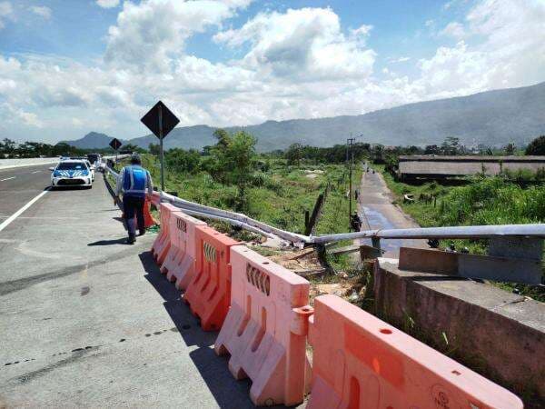 Pemudik Diminta Waspadai Fenomena Aquaplanning di Tol Malang Penyebab Kecelakaan Pemudik Diminta Waspadai Fenomena Aquaplanning di Tol Malang Penyebab Kecelakaan