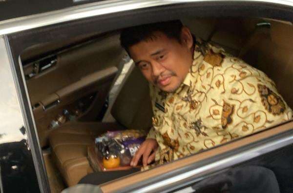 Try Sutrisno hingga Fachrul Razi Tuntut Gibran Diganti, Bobby Nasution Enggak Mau Tanggapi Try Sutrisno hingga Fachrul Razi Tuntut Gibran Diganti, Bobby Nasution Enggak Mau Tanggapi