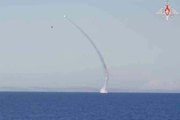 Unjuk Kekuatan, Kapal Selam Nuklir Rusia Tembakkan Rudal Jelajah Kalibr Sejauh 1.100 Km Unjuk Kekuatan, Kapal Selam Nuklir Rusia Tembakkan Rudal Jelajah Kalibr Sejauh 1.100 Km