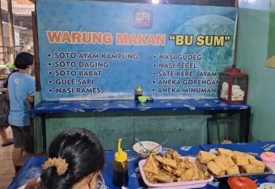 Semakin Berkembang Diberdayakan BRI, Warung Bu Sum di Pasar Beringharjo Laris Manis saat Libur Lebaran Semakin Berkembang Diberdayakan BRI, Warung Bu Sum di Pasar Beringharjo Laris Manis saat Libur Lebaran
