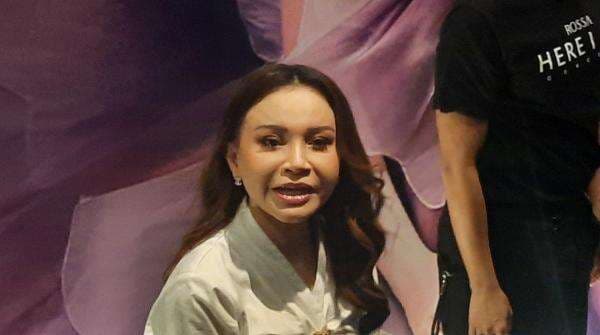 Wow, Mic Seharga Ratusan Juta akan Jadi Modal Utama Rossa di Konser 30 Tahun Wow, Mic Seharga Ratusan Juta akan Jadi Modal Utama Rossa di Konser 30 Tahun